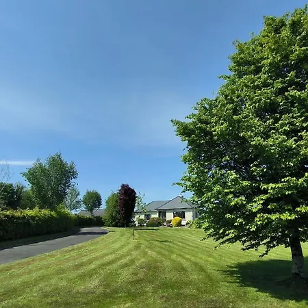 Swinford Country House 度假居 *